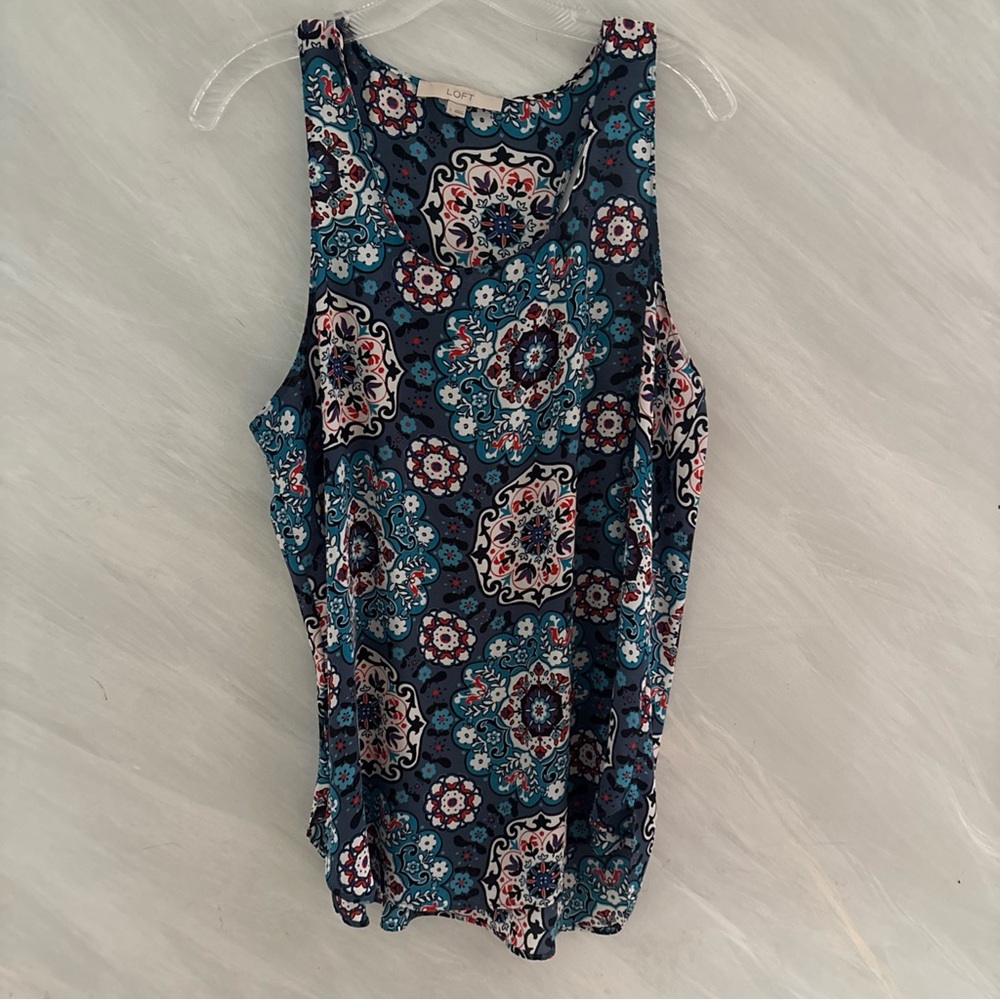 Loft L Blue/White/Red Floral Razorback Relaxed Fit Tank Top Blouse